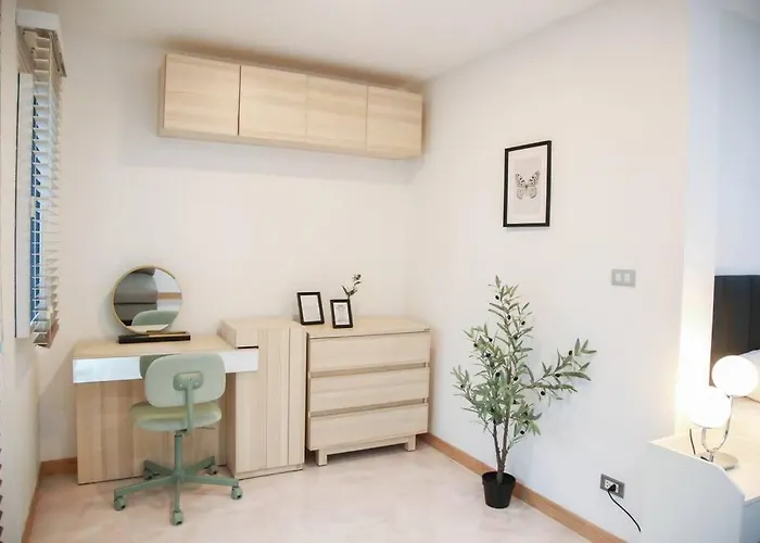 Apartment Near Bts Bearing Skytrain- Homey Living Townhome - 4 Bedrooms