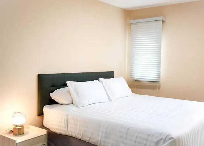 Apartment Near Bts Bearing Skytrain- Homey Living Townhome - 4 Bedrooms Bangkok