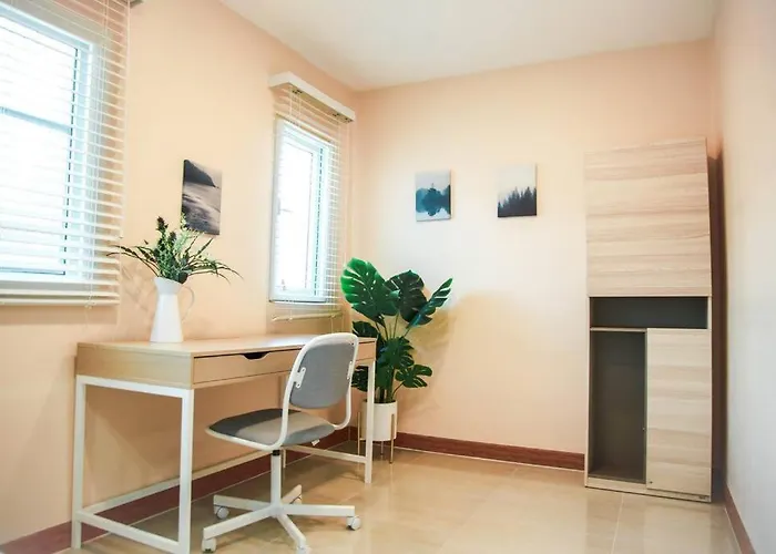 Apartment Near Bts Bearing Skytrain- Homey Living Townhome - 4 Bedrooms Bangkok