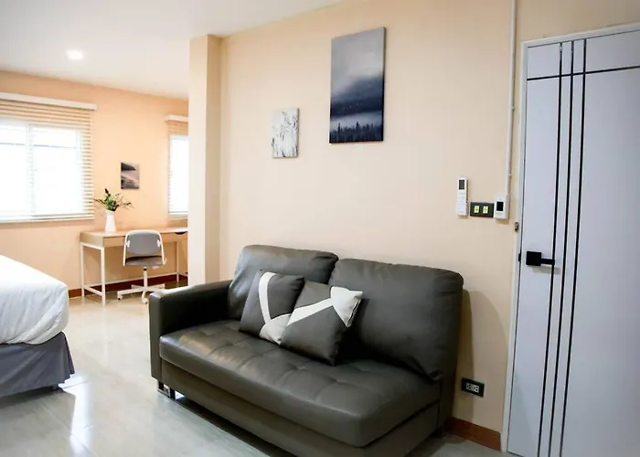 Near Bts Bearing Skytrain- Homey Living Townhome - 4 Bedrooms *