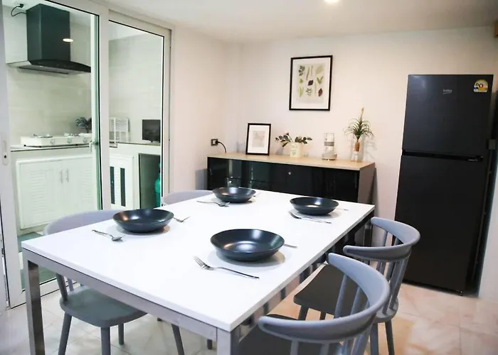 Near Bts Bearing Skytrain- Homey Living Townhome - 4 Bedrooms *