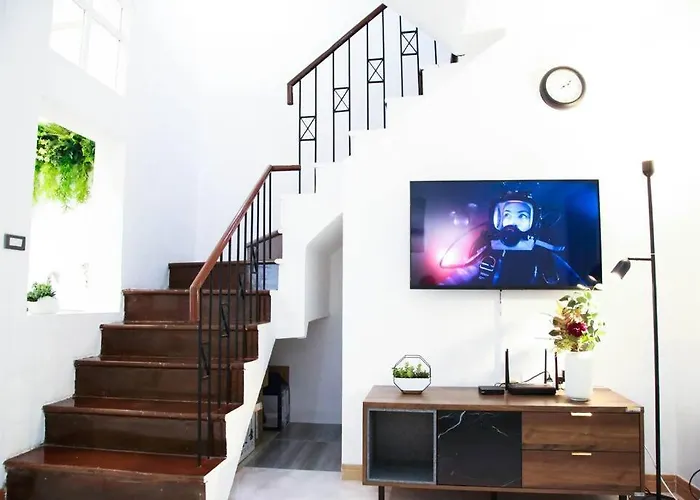Apartment Near Bts Bearing Skytrain- Homey Living Townhome - 4 Bedrooms Bangkok