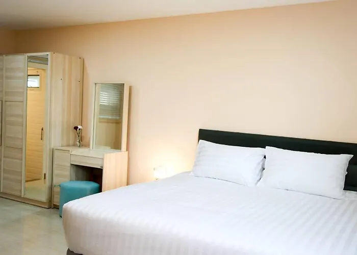 Near Bts Bearing Skytrain- Homey Living Townhome - 4 Bedrooms *