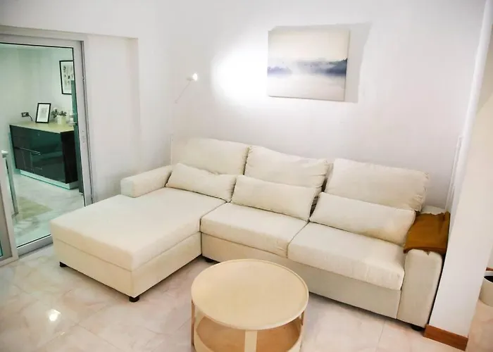 Near Bts Bearing Skytrain- Homey Living Townhome - 4 Bedrooms * Bangkok