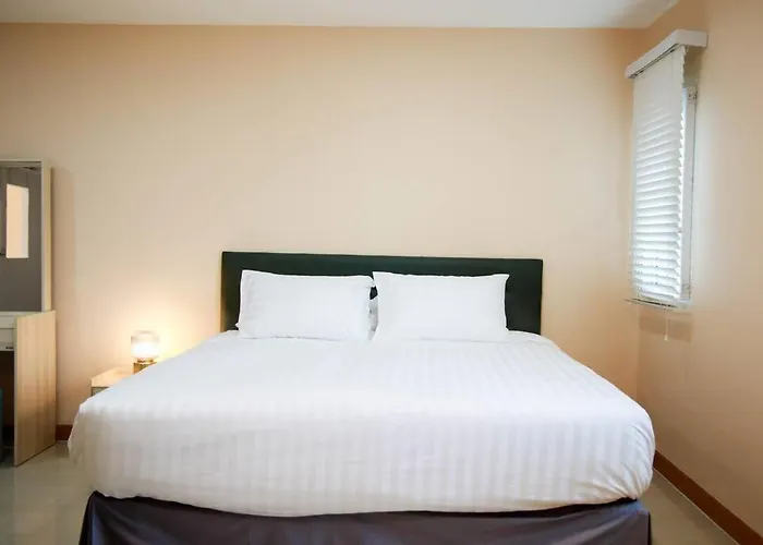 Apartment Near Bts Bearing Skytrain- Homey Living Townhome - 4 Bedrooms *